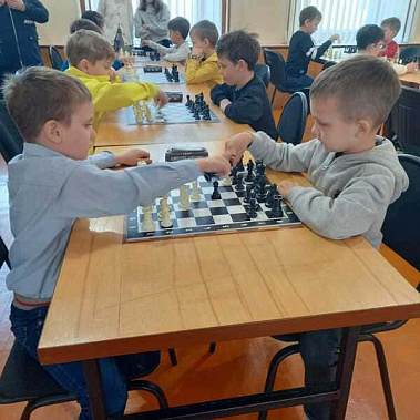 Ростовская ДЮСШ-4 и «Наше время» ко Дню Победы провели шахматный фестиваль
