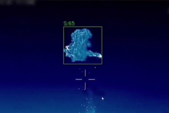 По некоторым данным, для отражения воздушных атак врага применялось высокоточное лазерное оружие. Момент поражения воздушной цели представлен на скриншоте видео 