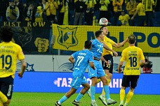 В первом полуфинальном матче розыгрыша Кубка России  футболисты «Ростова» уступили питерскому «Зениту»