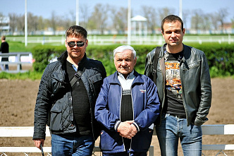 На ипподроме начали принимать ставки