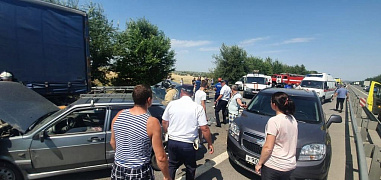 В Ростовской области на трассе столкнулись 7 машин, 3 человека погибли