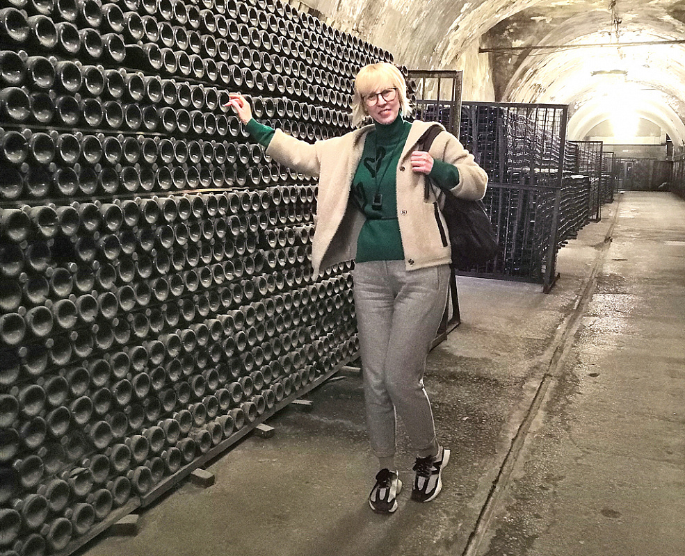 Старинное подземелье, где хранятся бутылки с игристым. 