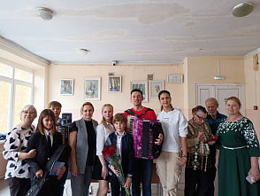 Ростов-на-Дону: выдающийся аккордеонист Александр Поелуев провёл творческую встречу в родной школе