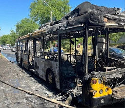 Автобус маршрута №94 полностью сгорел в Ростове-на-Дону