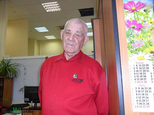Владимир Борисович в свои 87 ведет активный образ жизни.