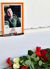 И сохранит память вечно его мемориальная доска