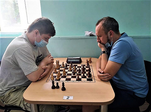 Кандидат в мастера ФИДЕ Дмитрий Ямнов и мастер ФИДЕ Дмитрий Елизаров