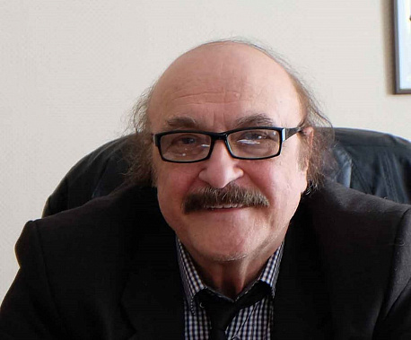 Борис Авдеевич ХАЗИЗЯНЦ, заведующий участковой больницей поселка Реконструктор Аксайского района, уверен, что эволюция отделения сестринского ухода в отделение паллиативной помощи улучшит качество жизни больных. Борис Авдеевич ХАЗИЗЯНЦ, заведующий участковой больницей поселка Реконструктор Аксайского района, уверен, что эволюция отделения сестринского ухода в отделение паллиативной помощи улучшит качество жизни больных.