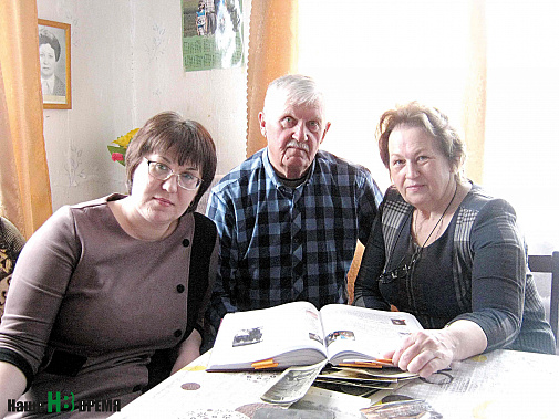 Воспоминания Николая ГНУТОВА о минувшей войне записали Елена МОСКОВКИНА (слева) и Елена РЕУЦКОВА.