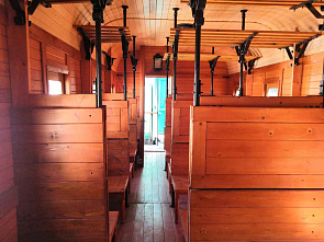 Так внутри выглядит отреставрированный старейший пассажирский вагон конца 19 века.