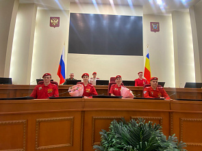 На экскурсию — с донской … парламент