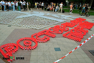 Донские жители сложили «огненные картины войны» из тысяч свечей