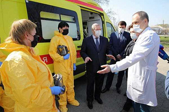 Хроники коронавируса: медики под атакой, две недели до пика в России и режим экономии на Дону