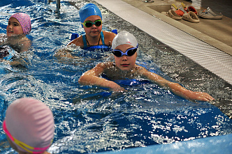 31 10 2025 На Дону побывал олимпийский чемпион по плаванию Евгений Рылов