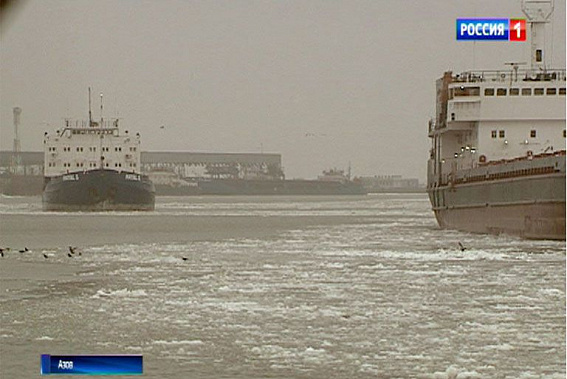 В морских портах Азова и Таганрога вводятся ледовые ограничения