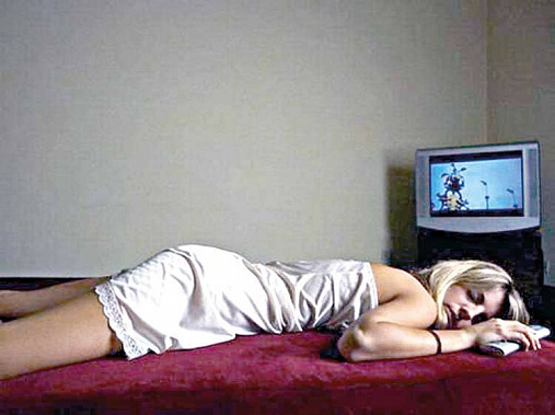 Вредный сон при включенном телевизоре