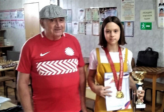 Организатор рапида Александр Аникеев и чемпионка Екатерина Кирдяшкина 