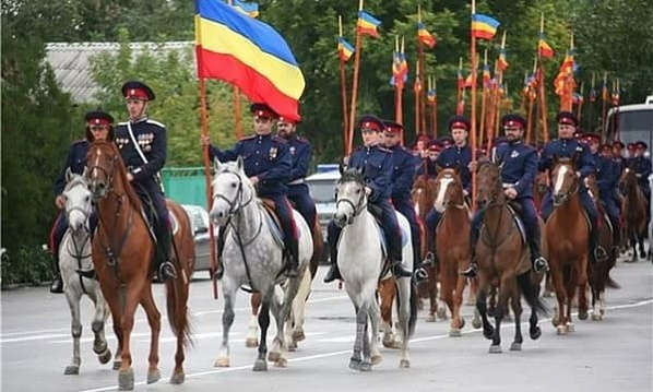 Царствуй, царь-государь, в стольной москве…