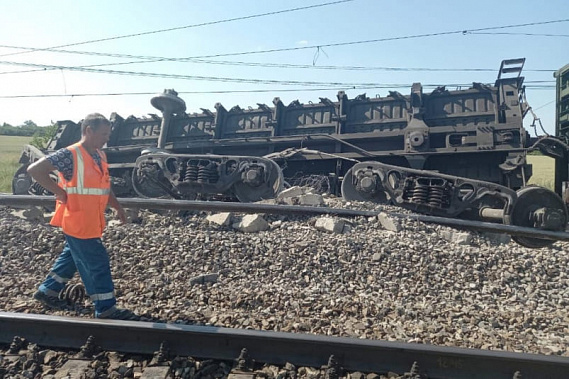 На Дону и Кубани изменили график движения некоторых пассажирских поездов из-за аварии