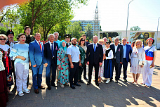 22 08 2025 Ростовчане развернули 60-метровый триколор в День государственного флага