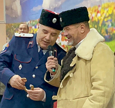 Казачат с ветерком прокатили на фаэтоне, запряженном рыжими дончаками!