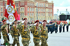 День Победы на Дону начался с военных парадов