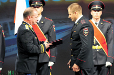 С праздником, товарищи полицейские!