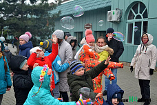 Для ребят из Донбасса в Ростове провели Масленицу