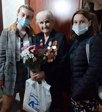 На Дону ветеранам вручают подарки ко Дню Победы