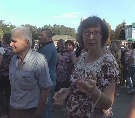 На слушания народ шел достаточно активно, хотя многие не смогли отпроситься с работы: накануне уже отпрашивались, чтобы проводить детей в школу. На слушания народ шел достаточно активно, хотя многие не смогли отпроситься с работы: накануне уже отпрашивались, чтобы проводить детей в школу.