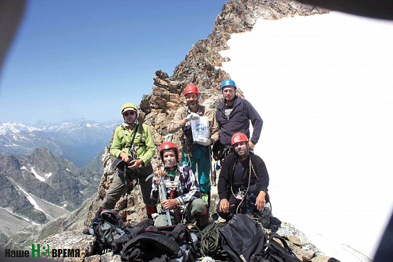 На перевале ЮНЦ: А. Карминский, О. Гейденрих, П. Пляка, В. Речиц, А. Егоров.