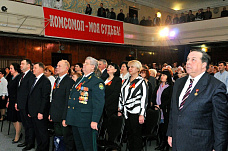 В Таганроге установили памятный знак комсомольцам