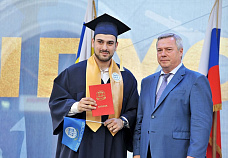 В ДГТУ вручили дипломы лучшим выпускникам