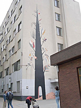 Еще одно дерево-символ на ростовской стене