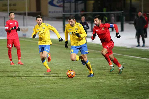 Не хватало шайбы и клюшек