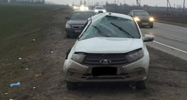 На автодороге в Неклиновском районе опрокинулась машина