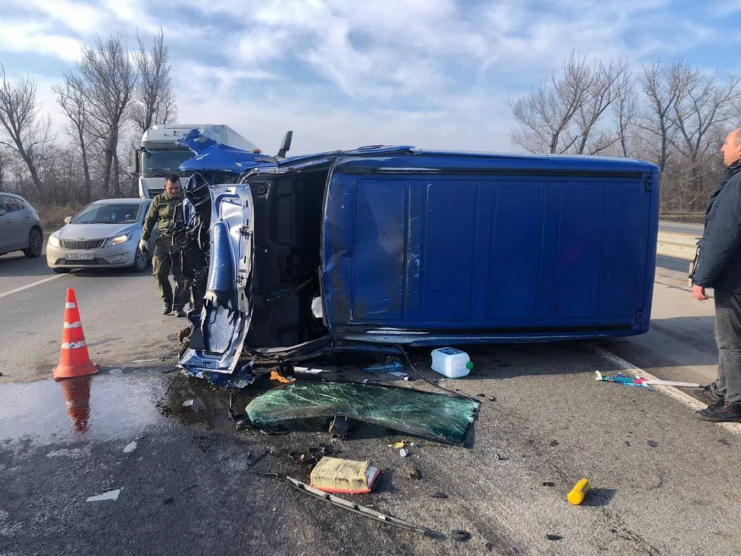 Фото с места аварии предоставлено отделом пропаганды УГИБДД по РО