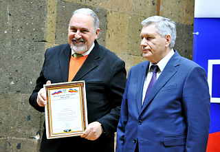 С наступающим профессиональным праздником, коллеги!