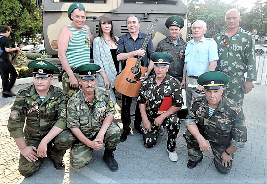 Дончане в Аджимушкае не только разбирали завалы, но и… пели