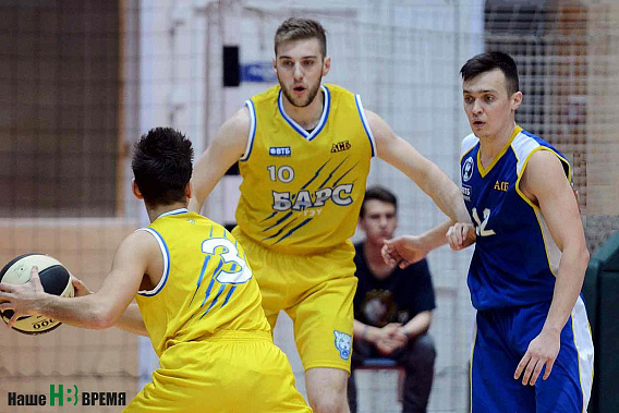 «Барсы» атакуют и выигрывают...