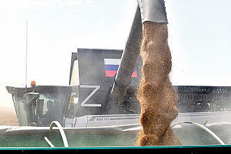 На полях Ростовской области идет уборка зерновых