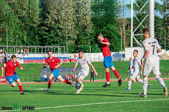 Армейцы (красные) играли лучше, но уступили новому чемпиону.