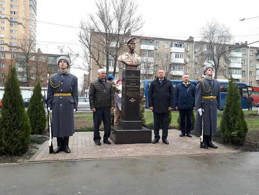 В Ростове открыли памятник Герою России Дмитрию Петрову