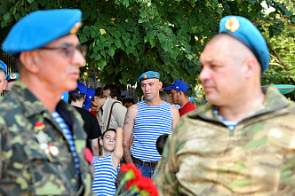 02 08 2024 В день ВДВ ростовские десантники почтили память героев Отечества