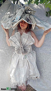 Галина Оглоблина в платье а-ля «Наше время». Фото Оксаны Гаркушиной.
