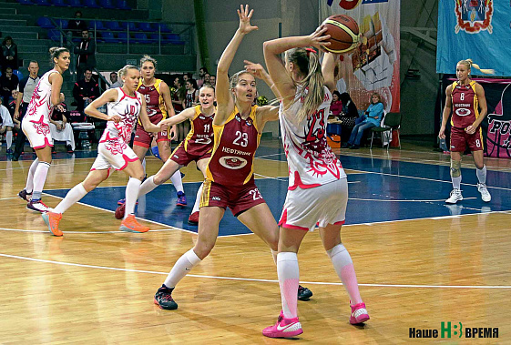Атакуют ростовские баскетболистки...