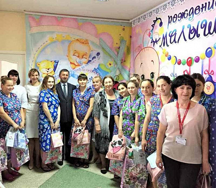 В межрайонном роддоме в Сальске всех молодых мамочек поздравили с рождением малышей. А к главным героям акции «Здравствуй, новый человек!» гостей пока не пускают... В межрайонном роддоме в Сальске всех молодых мамочек поздравили с рождением малышей. А к главным героям акции «Здравствуй, новый человек!» гостей пока не пускают...