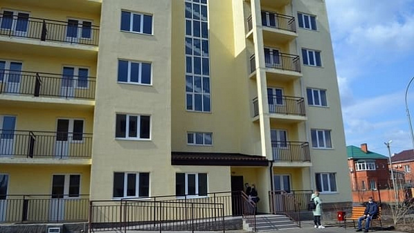 Часть домов для сирот подрядчик все-таки построил, для остальных пришлось искать квартиры на вторичном рынке. Фото сайта администрации Новочеркасска