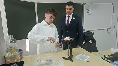 В ростовской школе открылся обновленный кабинет химии