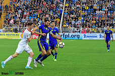 Белая перчатка «желто-синим»